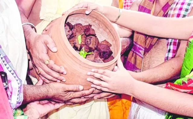 କାଠଗଡ଼ାରେ ମାଉସୀ ମା’ଙ୍କ ପୋଡ଼ପିଠା : ପୁଣି ଦୁଇଜଣ କରିବେ ସମର୍ପଣ