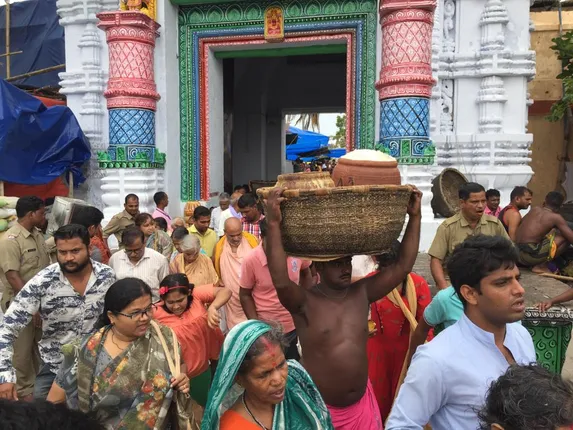 ଜନ୍ମବେଦୀରେ ଦର୍ଶନ ଦେଲେ ମହାପ୍ରଭୁ, ଭକ୍ତଙ୍କୁ ମିଳିଲା ଆଡ଼ପ ଅବଢ଼ା, ବିଳମ୍ବ ହେଲା ନୀତି ଓ ଦର୍ଶନ