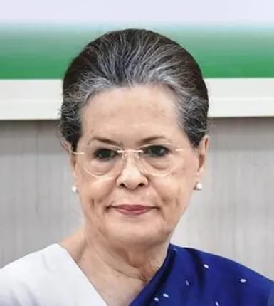 ସୁସ୍ଥ ହୋଇ ହସ୍ପିଟାଲ୍‌ରୁ ଫେରିଲେ ସୋନିଆ