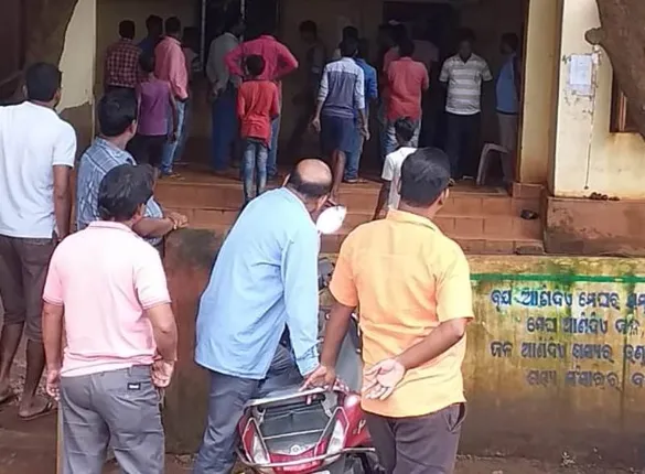 ଖଣି କାର୍ଯ୍ୟାଳୟ ସମ୍ମୁଖରେ ଡମ୍ପର ଧକ୍କାରେ ଝିଅ ମୃତ, ୩ ଜଣ ଆହତ ହେବା ପରେ ଉତ୍ତେଜନା ସୃଷ୍ଟି କଲେ ସ୍ଥାନୀୟ ଲୋକେ