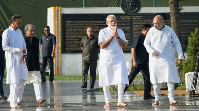 ଜମ୍ମୁ- କଶ୍ମୀରର ବିକାଶ ସହ ସେଠାରେ ନୂତନ ନିଯୁକ୍ତି ସୁଯୋଗ ସୃଷ୍ଟି ପାଇଁ ବ୍ଲୁପ୍ରିଣ୍ଟ ପ୍ରସ୍ତୁତ କରିବାକୁ ଗଠିତ ହେଲା ମନ୍ତ୍ରୀ ଗୋଷ୍ଠୀ 