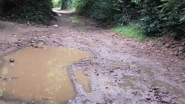 ଅନିଶ୍ଚିତତା ମଧ୍ୟରେ ପ୍ରଧାନମନ୍ତ୍ରୀ ଗ୍ରାମ ସଡ଼କ ନିର୍ମାଣ : ବିବାଦ ଯୋଗୁଁ ରାସ୍ତା କାମ ସରୁ ନାହିଁ, ଲୋକେ କଲବଲ