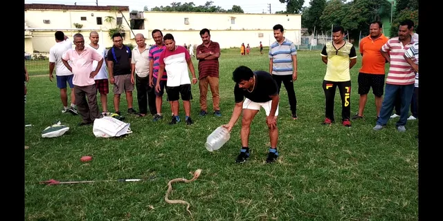 ମଣିଷ ଚିକିତ୍ସା ହେଉଥିବା ଡାକ୍ତରଖାନାରେ ରୋଗୀ ସାଜିଛି ଏକ ସାପ !