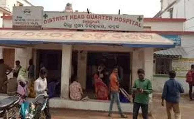 ଆମ୍ବୁଲାନ୍ସ ଓଲଟି ତିନି ଗୁରୁତର