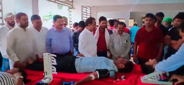 ବାଲେଶ୍ୱରରେ ଚାଷୀ ‘ତଳି ରୁଆ’ କାମରେ ବ୍ୟସ୍ତ। (ଫଟୋ: ମନୋଜ ବିଶ୍ୱାଳ)