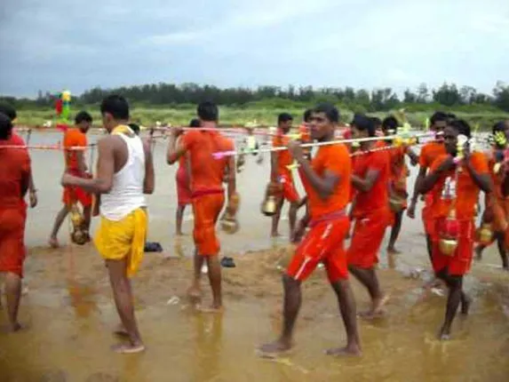 ବୋଲ୍‌ ବମ୍‌ କଟକଣା କଠୋର : ଭକ୍ତ ଖାଲି ପାଦରେ ବୁଲିଲେ ବି ଗଣିବେ ତଣ୍ଡ