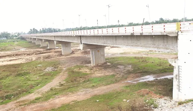 କୁଶଭଦ୍ରା, କୁଆଖାଇରେ ବ୍ୟା‌ରେଜ୍‌ ନିର୍ମାଣ ଭେଳିକି