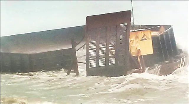 ବୁଡ଼ିଲା ମାଲେସିଆ ଜାହାଜ କଣ୍ଟେନର, ଛିଣ୍ଡିଗଲା ଦଉଡ଼ି