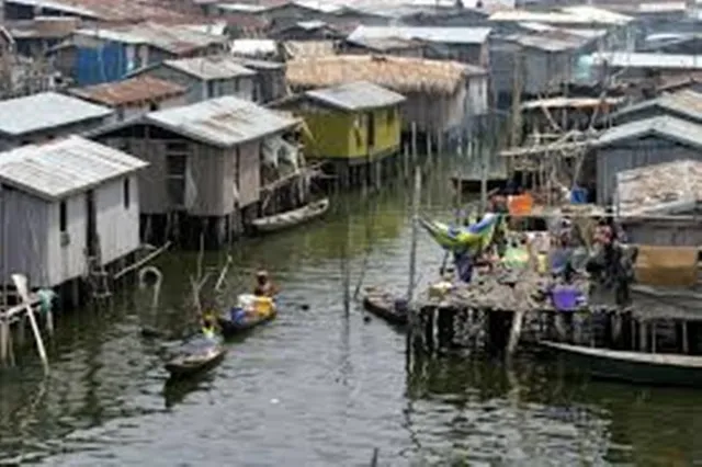 ସମୁଦ୍ର ଜଳ ଦ୍ବାରା ସୃଷ୍ଟ ବସ୍ତି, ଯେଉଁଠାରେ ନା ଅଛି ପାନୀୟ ଜଳର ବ୍ୟବସ୍ଥା ନା ବିଦ୍ୟୁତ୍‌