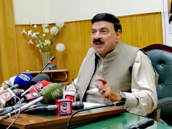 ପାକିସ୍ତାନର ଚର୍ଚ୍ଚିତ ରେଳମନ୍ତ୍ରୀ ଶେଖ ରସିଦ ହଟହଟା.. ମୋଦୀଙ୍କୁ ଗାଳି ଦେଉଥିଲେ, ଖାଇଲେ ବିଦ୍ୟୁତ ଆଘାତ