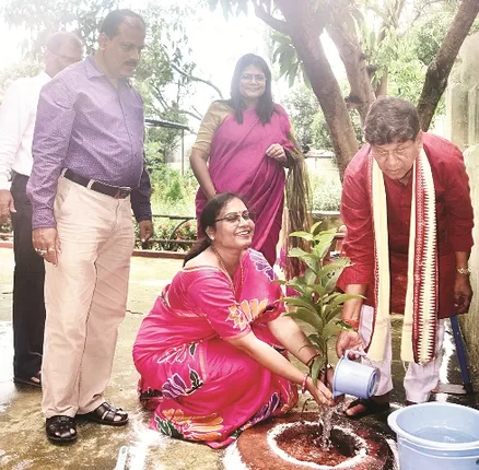 ‘ସମ୍ବାଦ ସାହିତ୍ୟ ଘର’ର ବୃକ୍ଷରୋପଣ ଅଭିଯାନ ଉଦ୍‌ଯାପିତ : ୩୪୦ ଶାଖା ପକ୍ଷରୁ ୨୨ ହଜାର ଚାରାରୋପଣ