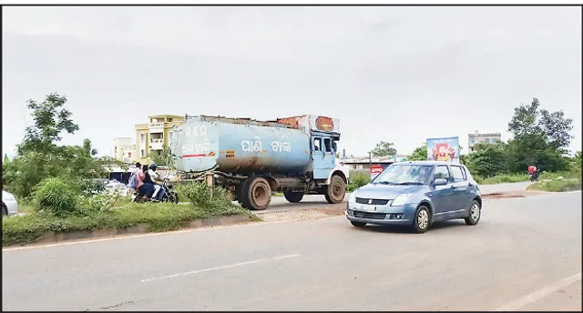 ମୃତ୍ୟୁକୁ ଡାକୁଛି ମୁକୁଳା କଟ୍‌: ଡ୍ରୋନ୍‌ ଥାଉ, ଆଗ ଟ୍ରାଫିକ୍ ପୁଲିସ ଦିଅ