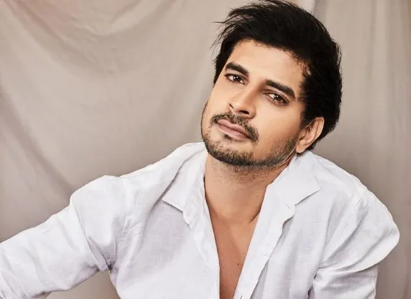 କେବେ ଧୂମପାନ କରି ନଥିବା ଅଭିନେତା ଫିଲ୍ମ 'ଛିଛୋରେ' ପାଇଁ ପିଇଲେ ୨୦୦ଟି ହର୍ବାଲ ସିଗାରେଟ୍‌