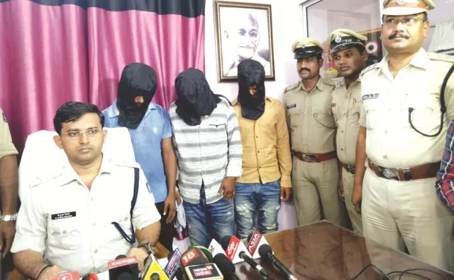 ବିପୁଳ ପରିମାଣର ବ୍ରାଉନସୁଗାର ଜବତ : ୩ ଗିରଫ, ନଗଦ ୯.୪୪ ଲକ୍ଷ ଜବତ