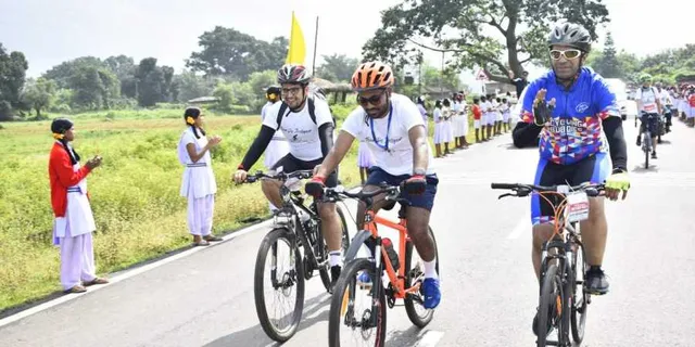 ମାନବ ଚାଲାଣ ରୋକିବା ବାର୍ତ୍ତା ଦେବାକୁ ୧୦୦ କିଲୋମିଟର ସାଇକେଲ୍‌ରେ ଯାତ୍ରା କଲେ ଛତିଶଗଡ଼ ଆଇଏଏସ୍‌ ଅଫିସର୍‌