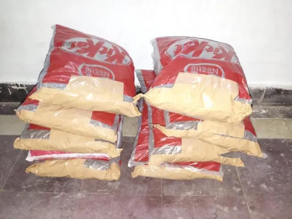 କିଟକାଟ ଖୋଳରେ ଗଞ୍ଜେଇ ଚାଲାଣ ବେଳେ ଧରିଲା ପୁଲିସ