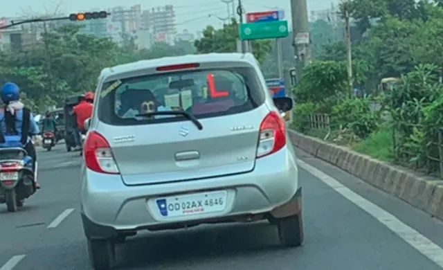 ନମ୍ବର ପ୍ଲେଟରେ 'ପୁଲିସ' ଲେଖି ରାଜଧାନୀରେ ବୁଲୁଛି କାର, ନୋଟିସ୍ କଲେ କମିସନର