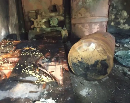 ଗ୍ୟାସ୍‌ ଲିକ୍‌ରୁ ଅଗ୍ନିକାଣ୍ଡ : ଜଳିଗଲେ ୨ ମେରାଇନ୍‌ ସବ୍-ଇନ୍‌ସପେକ୍ଟର