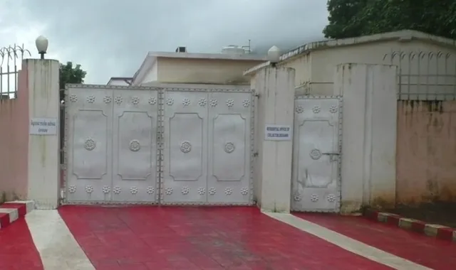 ଚର୍ଚ୍ଚାରେ ଜିଲ୍ଲାପାଳଙ୍କ ମହଙ୍ଗା ଘର : ସୁନ୍ଦରଗଡ଼ ପରେ ଏବେ ଦେବଗଡ଼, ମରାମତିରେ ଖର୍ଚ୍ଚ ହୋଇଛି ୯୦ ଲକ୍ଷ ଟଙ୍କା, ଗୋଟିଏ ବର୍ଷରେ ୬୩ ଲକ୍ଷ ଟଙ୍କାରୁ ଅଧିକ