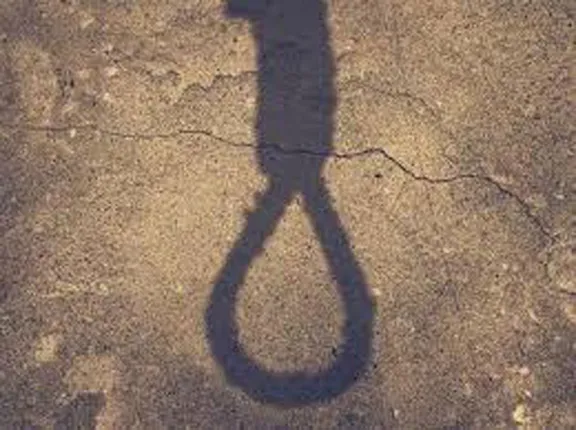 ବିବାହ ନ କରି ପ୍ରେମିକା ପାଠ ପଢ଼ିବାକୁ ଚାହୁଁଥିବାରୁ ହୋଟେଲ୍‌ ରୁମ୍‌ରେ ଆତ୍ମହତ୍ୟା କଲା ପ୍ରେମିକ, ଗାଧୁଆଘରୁ ଫେରି ପ୍ରେମିକା ଚକିତ