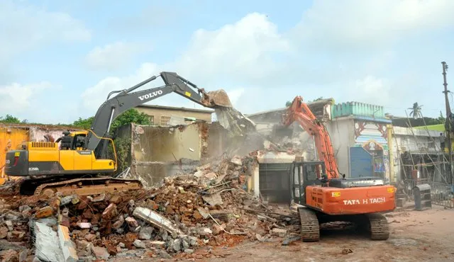 ଐତିହ୍ୟ ଭାଙ୍ଗି ବେପାର ଆରମ୍ଭ : ଏମାର ମଠ ଜାଗାରେ ବାଇକ୍‌ ଷ୍ଟାଣ୍ଡ୍