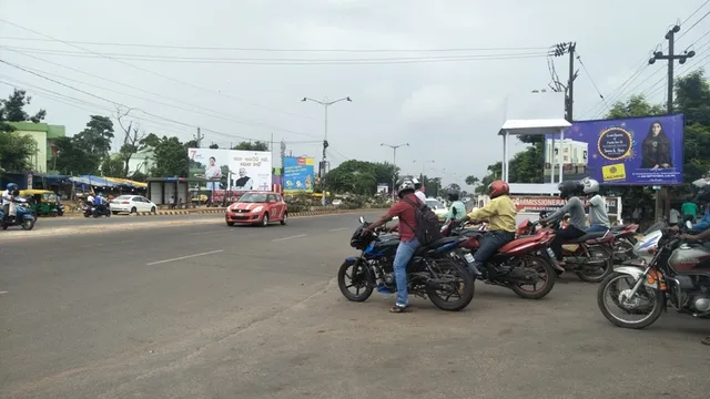 ଟ୍ରାଫିକ୍‌ ପରିଚାଳନାକୁ ନେଇ ବଢ଼ୁଛି ଅସନ୍ତୋ‌ଷ : ଜେବ୍ରା କ୍ରସିଂ କେଉଁଠି?