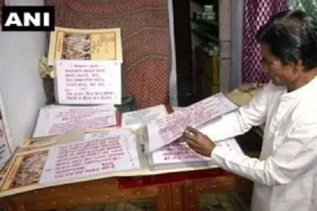 ନିଜ ହାତରେ ରାମଚରିତମାନସ ମହାକାବ୍ୟ ଲେଖିଲେ କଳାକାର, ଅଯୋଧ୍ୟାରେ ରାମ ମନ୍ଦିର ନିର୍ମାଣ ହେଲେ, ଏହାକୁ ସେଠାରେ ଦାନ କରିବେ