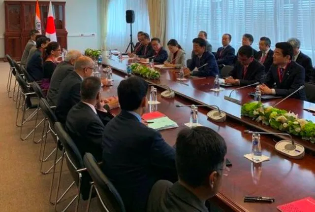 ରୁଷ୍‌ ଗସ୍ତର ଦ୍ୱିତୀୟ ଦିନ ଜାପାନ ପ୍ରଧାନମନ୍ତ୍ରୀଙ୍କୁ ଭେଟିଲେ ପ୍ରଧାନମନ୍ତ୍ରୀ ମୋଦୀ