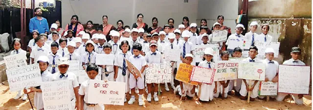 ଛାତ୍ରଛାତ୍ରୀଙ୍କ ସଡ଼କ ସୁରକ୍ଷା ସଚେତନତା