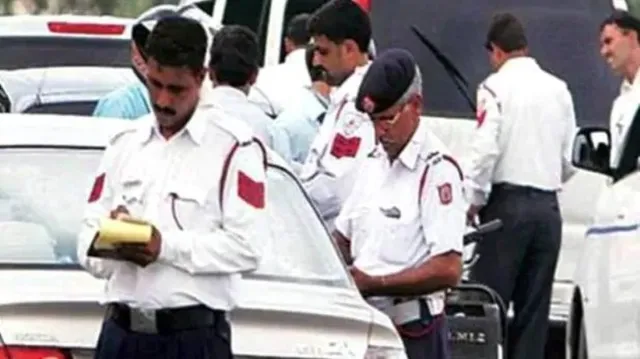 ସ୍କୁଟି ୧୫,୦୦୦ଟଙ୍କାର ହୋଇଥିବା ବେଳେ ଫାଇନ୍ ୨୩,୦୦୦ ଟଙ୍କା  ! ଚିନ୍ତାରେ ଚାଳକ, ଜରିମାନା ଦେଇ ଗାଡ଼ି ମୁକାଳିବେ ନା ନୂଆ ଗାଡ଼ି କିଣିବେ ?