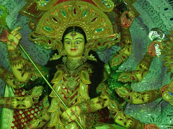 ଆଜି ମହାସପ୍ତମୀ: ନଆଁପଲ୍ଲୀରେ ଶ୍ରଦ୍ଧାଳୁଙ୍କୁ ଦର୍ଶନ ଦେଉଛନ୍ତି ମା’ ଦୁର୍ଗା। (ଫଟୋ: ବିଭୂତି)