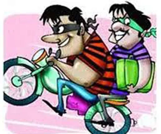 ସତ୍ୟନଗର ଆକ୍ସିସ ବ୍ୟାଙ୍କ ଆଗରୁ ଝାମ୍ପି ନେଲେ ୨ ଲକ୍ଷ ଟଙ୍କା