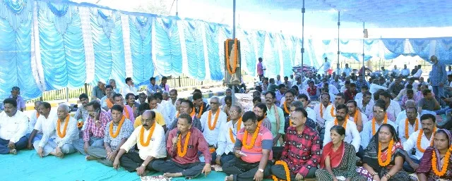 ସରକାରଙ୍କ ବିରୋଧରେ ତାତିଲେ ଚାଷୀ, ଜିଲ୍ଲାପାଳଙ୍କ ଅଫିସ ଆଗରେ ଅନଶନ ୨ ମହିଳାଙ୍କ ସହ ୭୦ ଚାଷୀଙ୍କ ଉପବାସ