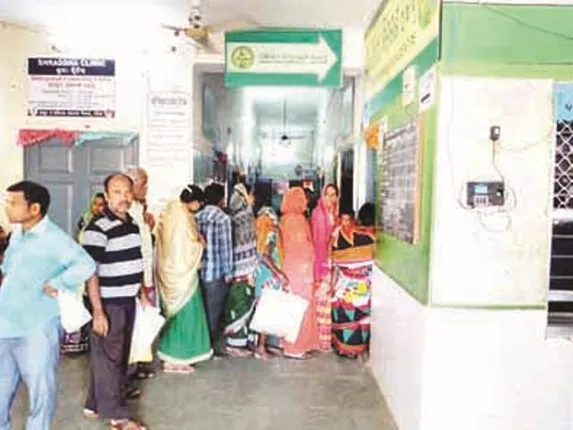 ଗଞ୍ଜାମ ଜିଲ୍ଲା ଜଗନ୍ନାଥପ୍ରସାଦ ସିଏଚ୍‌ସି : ଔଷଧ ବିତରକ ସାଜିଛନ୍ତି ଡାକ୍ତର, ଚକ୍ଷୁ ପରୀକ୍ଷା କେନ୍ଦ୍ରରେ ତାଲା