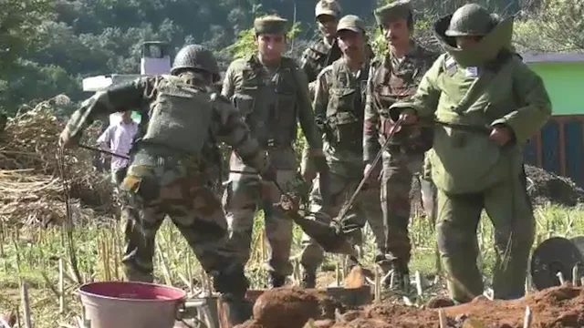 ଭିଡିଓ ଜାରି କରି ପାକ୍‌ ସେନାର ମୁଖା ଖୋଲିଲା ଭାରତ; ନିଜ ଜୀବନକୁ ପାଣି ଛଡ଼ାଇ ଭାରତୀୟ ସେନା କରୁଛି ପାକ୍‌ର ସବୁ ଉଦ୍ୟମକୁ ପଣ୍ଡ