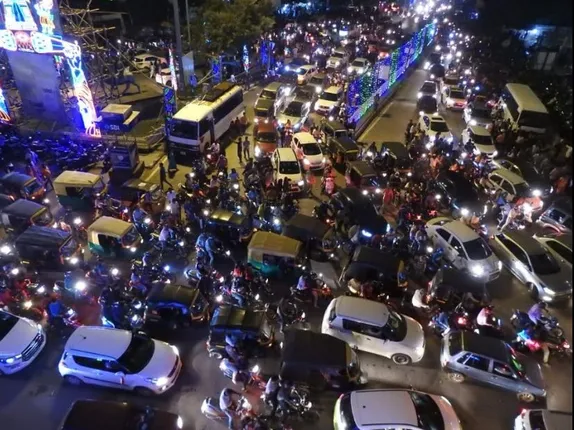 ଭୁବନେଶ୍ୱରରେ ରାବଣ ପୋଡ଼ି ପାଇଁ କମିସନରେଟ ପୁଲିସ୍‌ର ଟ୍ରାଫିକ ପରାମର୍ଶ ଜାରି, ନିୟମ ଉଲ୍ଲଂଘନ କଲେ ୫୦୦ରୁ ୧୦୦୦ ଟଙ୍କା ଜରିମାନା