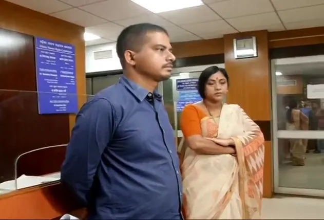 ମୁହଁ ଖୋଲିଲେ ସ୍ମିତାରାଣୀଙ୍କ ସ୍ୱାମୀ: କହିଲେ, ସ୍ମିତାଙ୍କୁ ହତ୍ୟା କରାଯାଇଛି, ପୁଲିସ ଦେଇଥିବା ତଥ୍ୟ ଭୁଲ