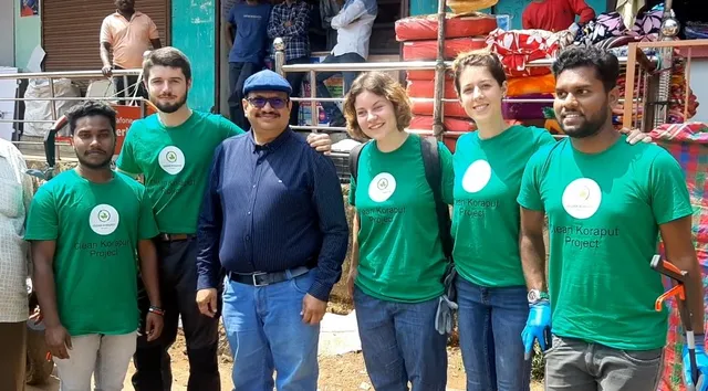 ବିଦେଶୀ ସୃଷ୍ଟି କଲେ ସ୍ବଚ୍ଛତାର ନିଆରା ଉଦାହରଣ : ସହର ସାରା ବୁଲି ବୁଲି ଅଳିଆ ଉଠାଇଲେ ସୁଇଜରଲ୍ୟାଣ୍ଡର ତିନି ନାଗରିକ