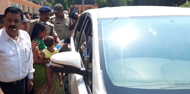 ପୁଅର ଚିକିତ୍ସା ପାଇଁ ନେହୁରା ହେଉଥିଲେ ମା’, ମୋବାଇଲରେ ଗେମ୍‌ ଖେଳୁଥିଲେ ଡାକ୍ତରାଣୀ!