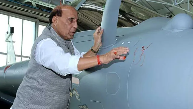 ଦଶହରା ଅବସରରେ ଆଜି ସୀମାରେ ଶସ୍ତ୍ର ପୂଜା କରିବେ ପ୍ରତିରକ୍ଷା ମନ୍ତ୍ରୀ