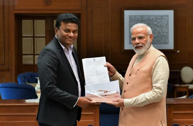 ସଂପୂର୍ଣ୍ଣ ସ୍ୱଦେଶୀ  ଜ୍ଞାନକୌଶଳ ବ୍ୟବହାର କରି ୬ ଜଣ ବସିପାରିବା ପରି ବିମାନ ବନାଇଥିବା ଭାରତୀୟ କ୍ୟାପ୍‌ଟେନ୍‌ଙ୍କୁ ଶୁଭେଚ୍ଛା ଦେଲେ ପ୍ରଧାନମନ୍ତ୍ରୀ ମୋଦୀ