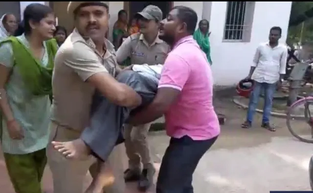 ରକ୍ତାକ୍ତ ଅବସ୍ଥାରେ ରାସ୍ତାରେ ଛଟପଟ ହେଉଥିବା ବାପଝିଅଙ୍କ ପାଖରେ ଦେବଦୂତ ସାଜି ପହଞ୍ଚିଲେ ବାଲେଶ୍ୱର ଏସପି, ନିଜ ଗାଡ଼ିରେ ଡାକ୍ତରଖାନା ନେଇ ଚିକିତ୍ସା କରାଇଲେ