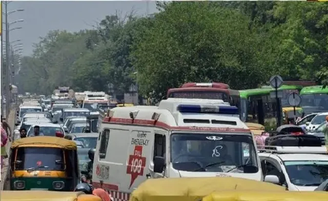 ଟ୍ରାଫିକ୍‌ ଜାମ୍‌ ପାଇଁ ଉଦ୍ଧାର ହେଲେ ଯୁବକ, ବଞ୍ଚିଗଲା ଜୀବନ