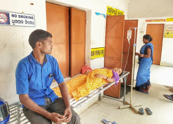 ବନ୍ତଳା ଗୋଷ୍ଠୀ ସ୍ବାସ୍ଥ୍ୟ କେନ୍ଦ୍ରରେ ଅବ୍ୟବସ୍ଥା, ଲୁହା ଶଯ୍ୟାରେ ଗର୍ଭବତୀଙ୍କୁ ଚିକିତ୍ସା