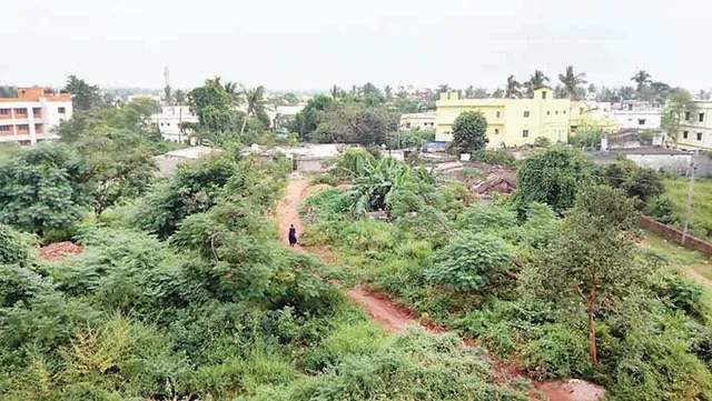 ବରମୁଣ୍ଡା ସରକାରୀ ଉଚ୍ଚ ବିଦ୍ୟାଳୟ ପ୍ଲଟରେ ବସ୍ତି, ଖୋଲା ପରିସରରେ ଅସାମାଜିକଙ୍କ ଆଡ଼ା