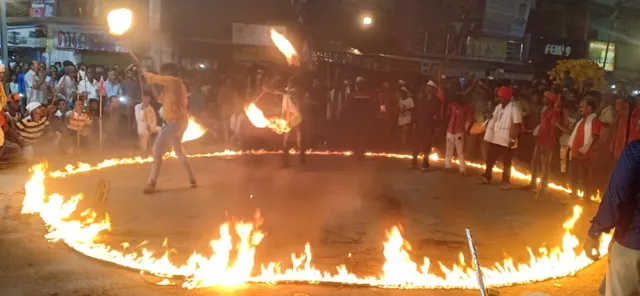 ଦୁଃସାହସିକ ପ୍ରଦର୍ଶନ। (ଫଟୋ: ମନୋଜ ବିଶ୍ୱାଳ)