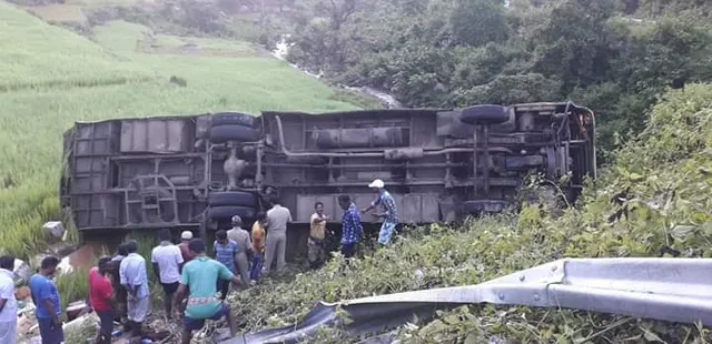 ଭୁବନେଶ୍ବରରୁ ପାରଳାଖେମୁଣ୍ଡି ଆସୁଥିବା ଘରୋଇ ବସ ଦୁର୍ଘଟଣାଗ୍ରସ୍ତ, ୬ ଗୁରୁତର