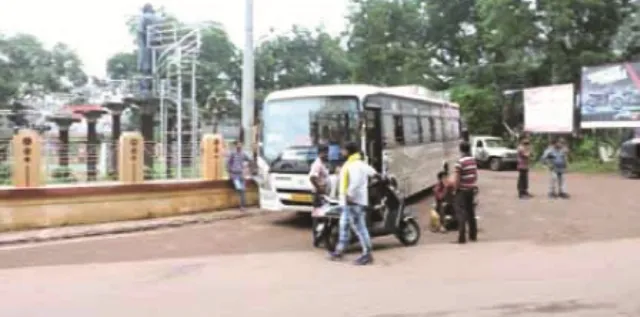 ବ୍ରଜରାଜନଗର : ସ୍ଥାୟୀ ବସଷ୍ଟାଣ୍ଡ୍‌ ନଥିବାରୁ ଯାତ୍ରୀ ହଟହଟା