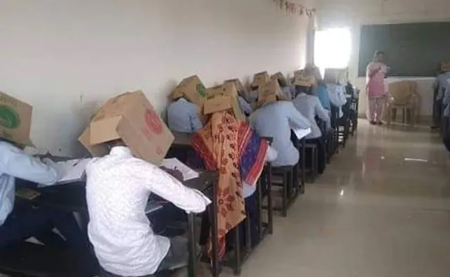 କର୍ଣ୍ଣାଟକ କଲେଜରେ କପି ରୋକିବା ପାଇଁ ଅଜବ ପ୍ରକ୍ରିୟା, ମୁଣ୍ଡରେ କାଗଜ ପେଟି ପିନ୍ଧି ଛାତ୍ରଛାତ୍ରୀ ପରୀକ୍ଷା ଦେଉଛନ୍ତି