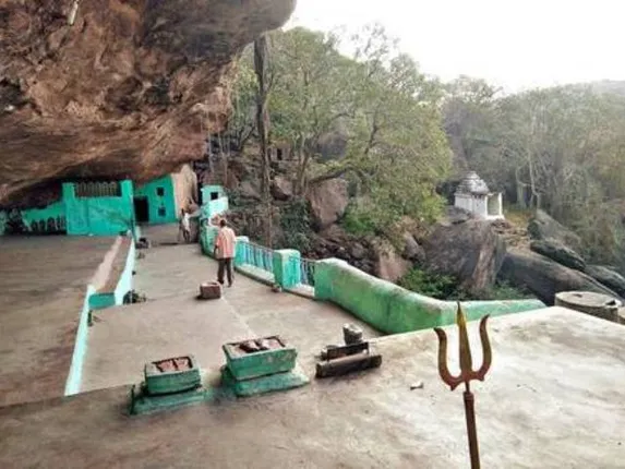 କର୍ଣ୍ଣାଟକର ପତ୍ତଡ଼କଲ ଅନ୍ତର୍ଗତ ଏକ ଛୋଟିଆ ଗାଁ’ରୁ ଆବିଷ୍କୃତ ହେଲା ‘ଚାଲୁକ୍ୟ ବ˚ଶଜଙ୍କ ସମାଧି’